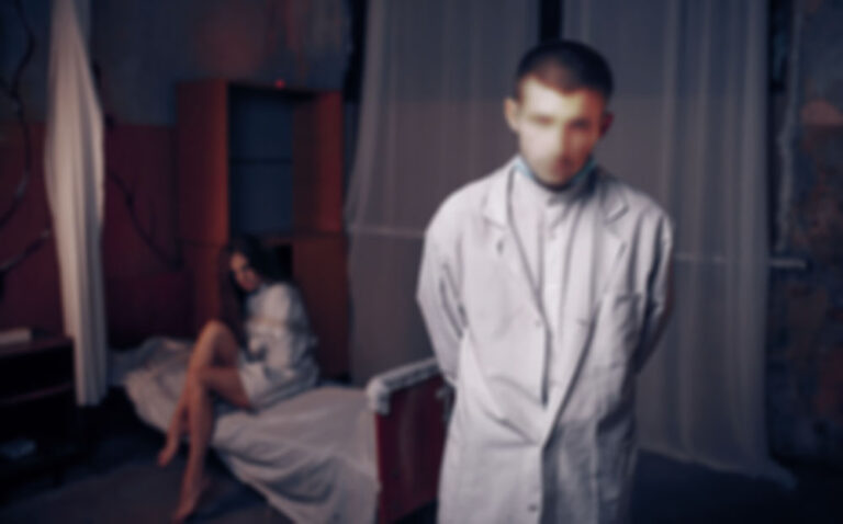 Main Fashion Clothing Straitjacket – A humane means of fixation or already history?